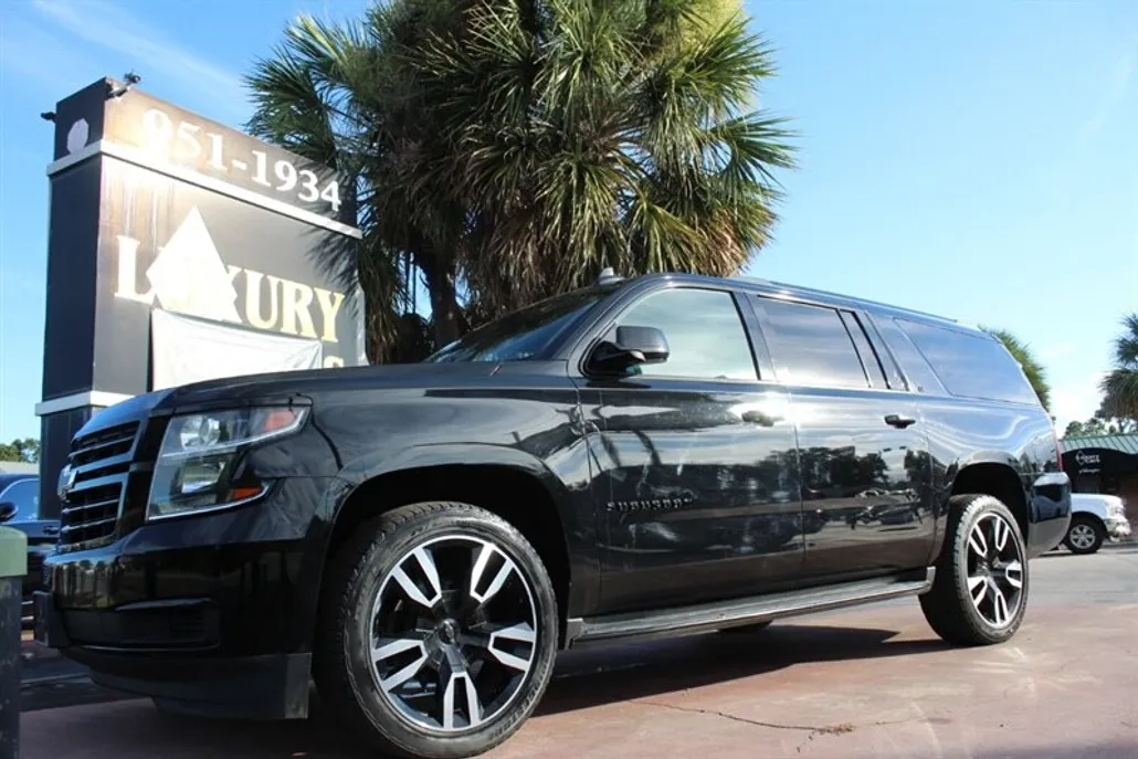 2019 Chevrolet Suburban LT photo 1