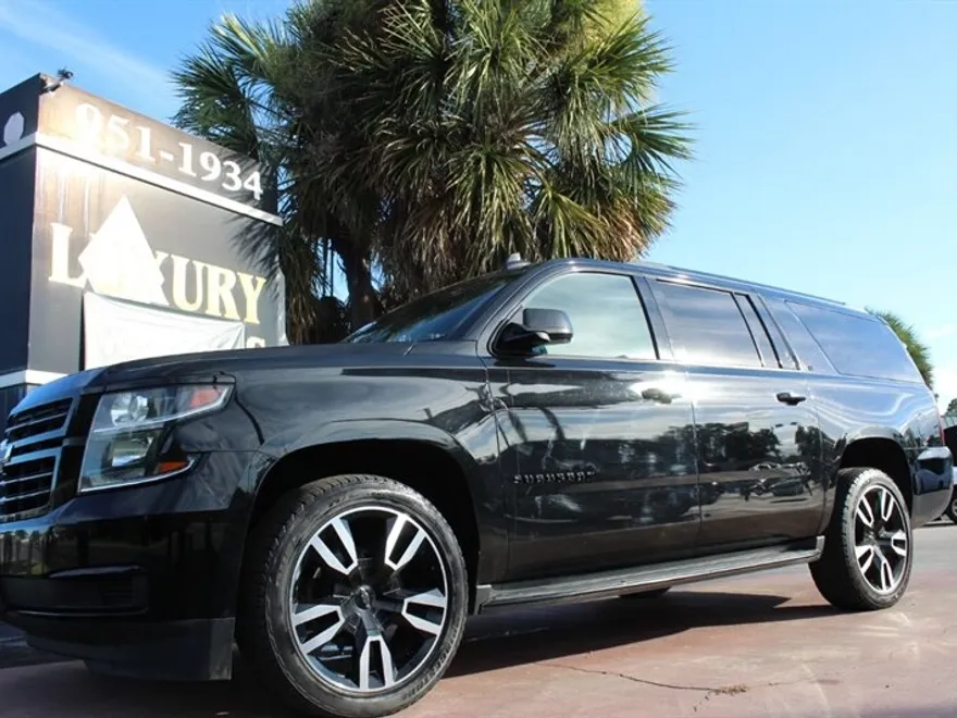 2019 Chevrolet Suburban LT photo 1