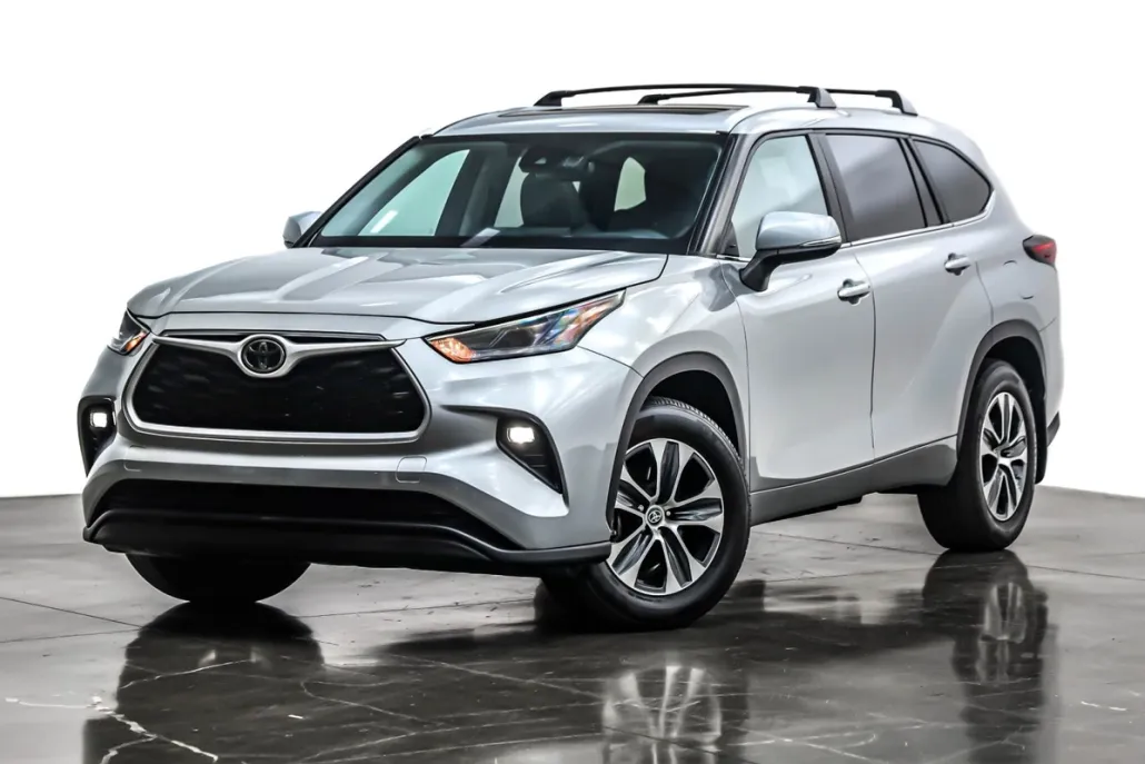 2024 Toyota Highlander XLE photo 1