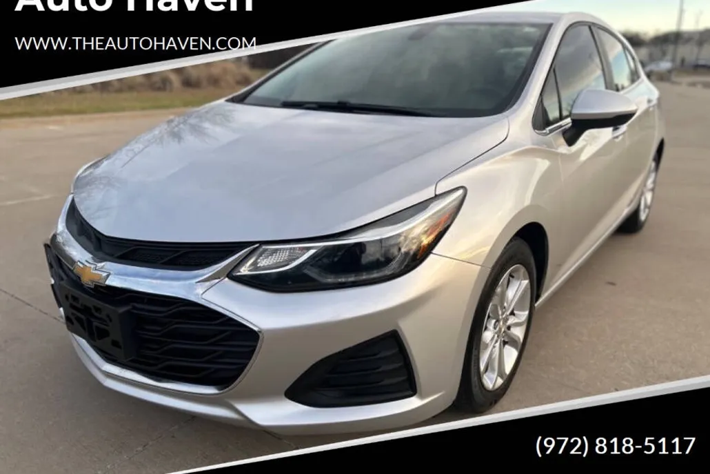 2019 Chevrolet Cruze LT photo 1