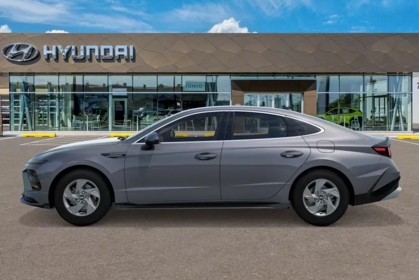 2025 Hyundai Sonata SE photo 1