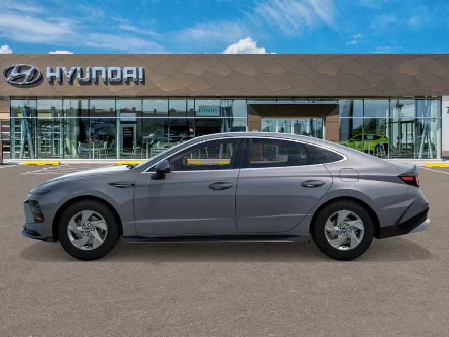 2025 Hyundai Sonata SE photo 1