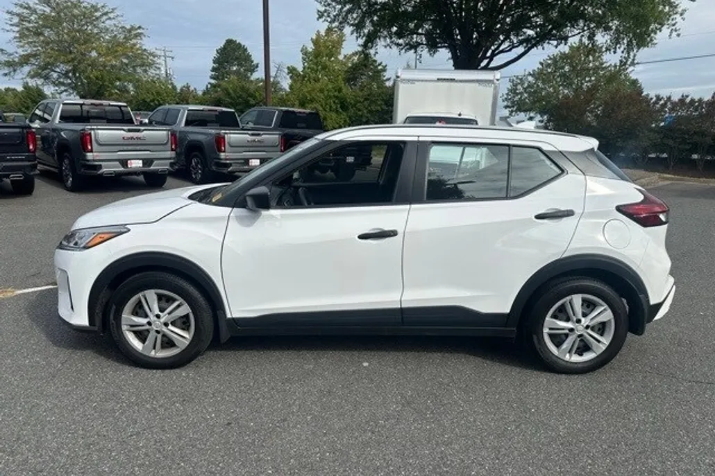 2024 Nissan Kicks S photo 1