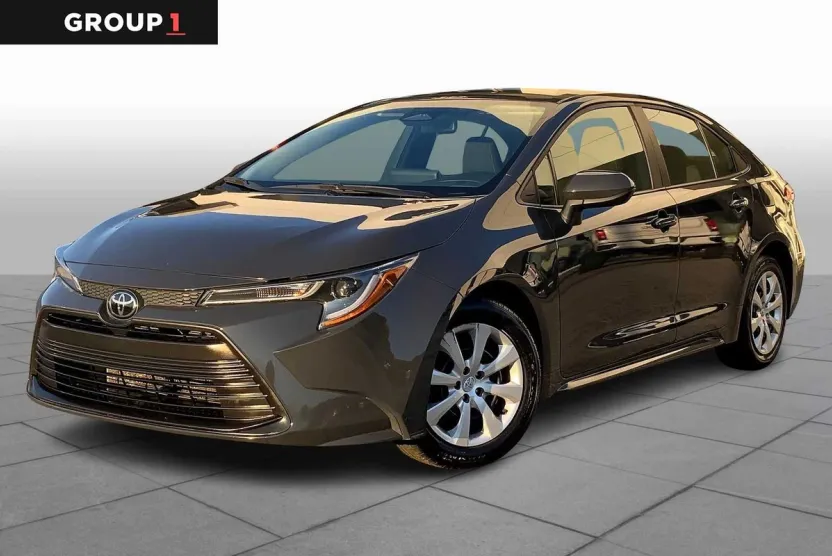 2024 Toyota Corolla LE photo 1