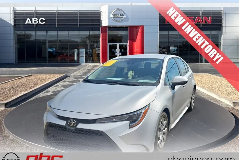 2020 Toyota Corolla LE photo 1