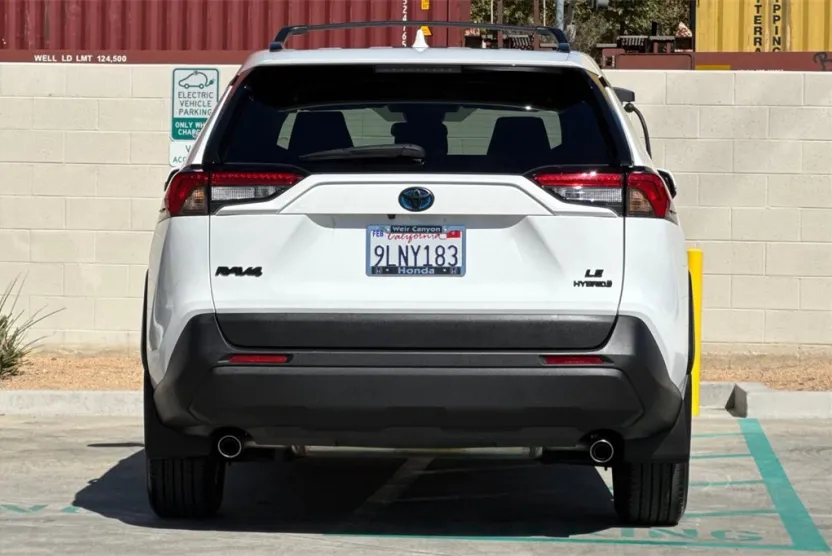 2024 Toyota RAV4 LE photo 1