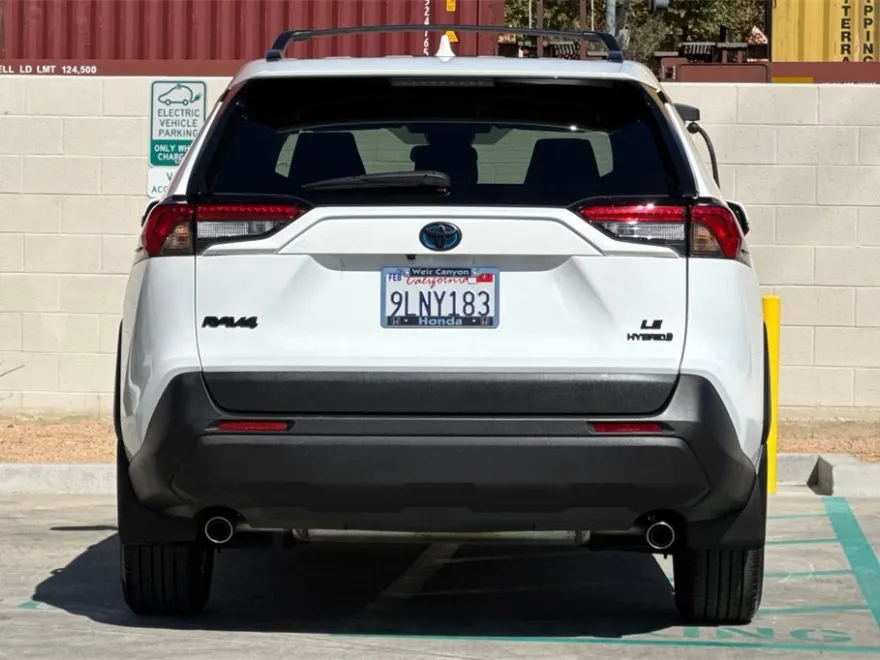 2024 Toyota RAV4 LE photo 1