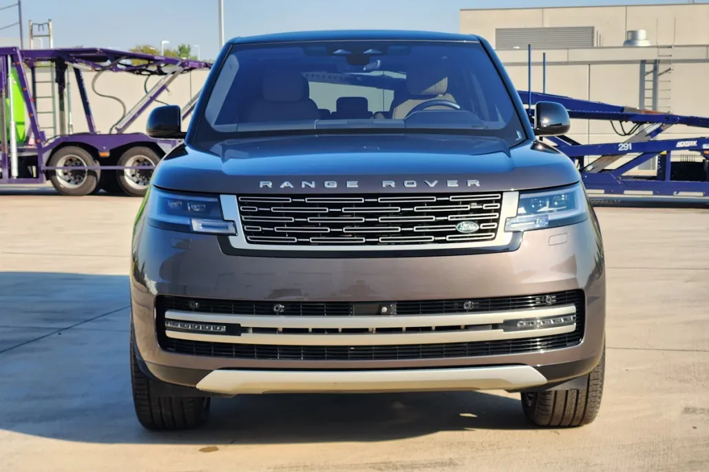 2023 Land Rover Range Rover SE photo 1
