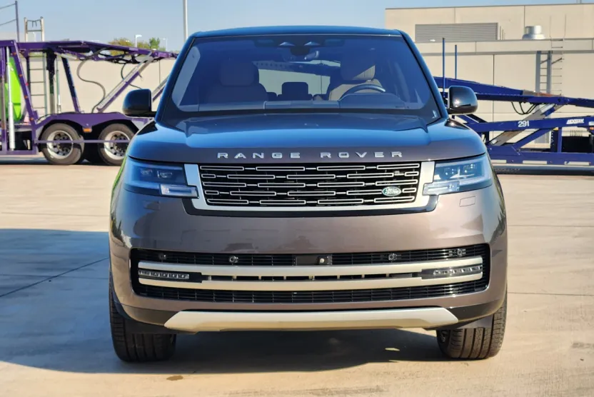 2023 Land Rover Range Rover SE photo 1