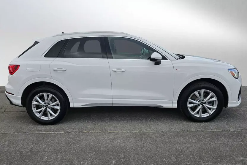 2024 Audi Q3 S line Premium Plus photo 1