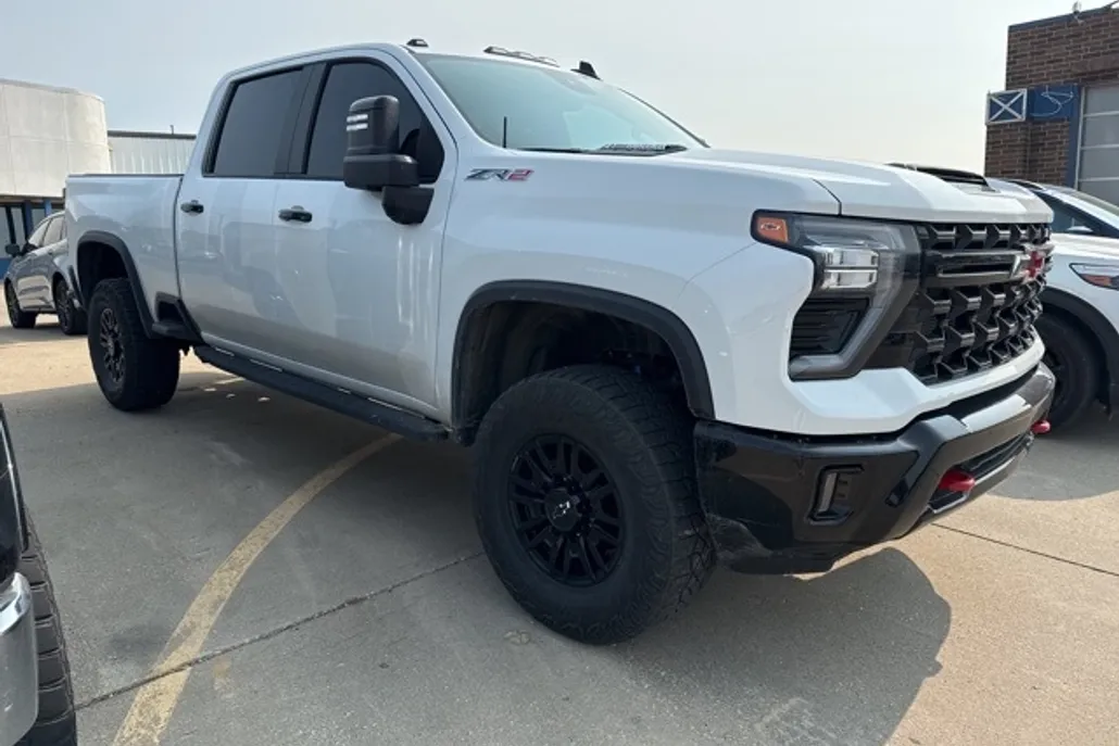 2024 Chevrolet Silverado 2500HD ZR2 photo 1