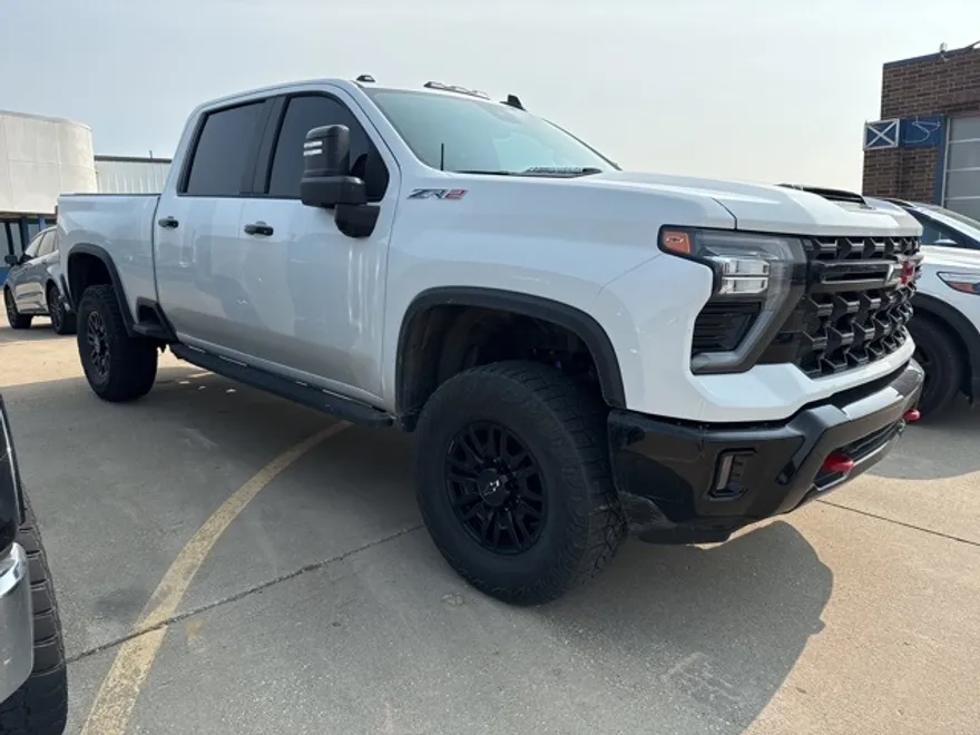 2024 Chevrolet Silverado 2500HD ZR2 photo 1