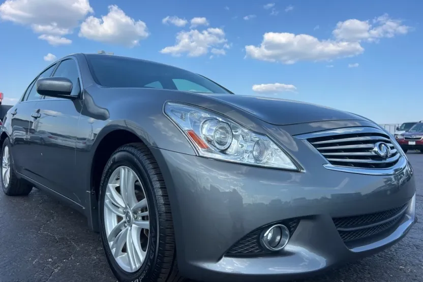 2011 Infiniti G37 photo 1