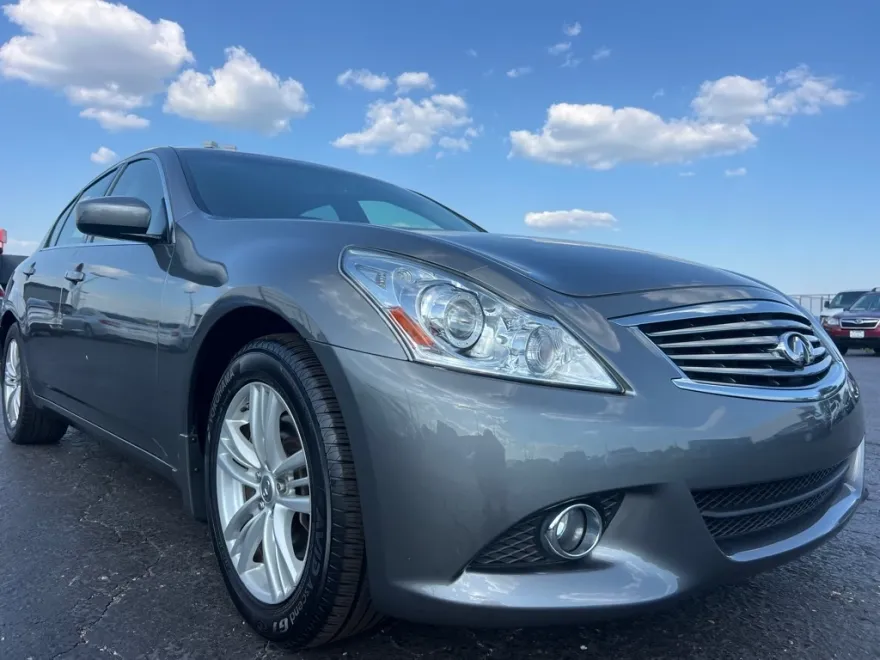 2011 Infiniti G37 photo 1