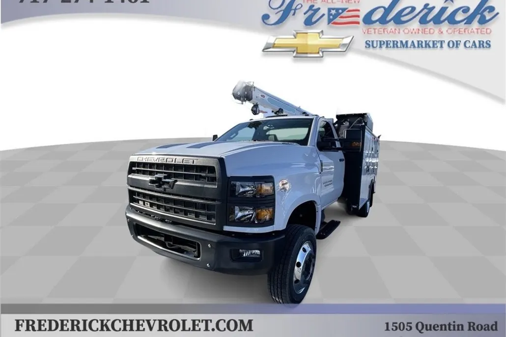 2023 Chevrolet Silverado 6500HD Work Truck photo 1