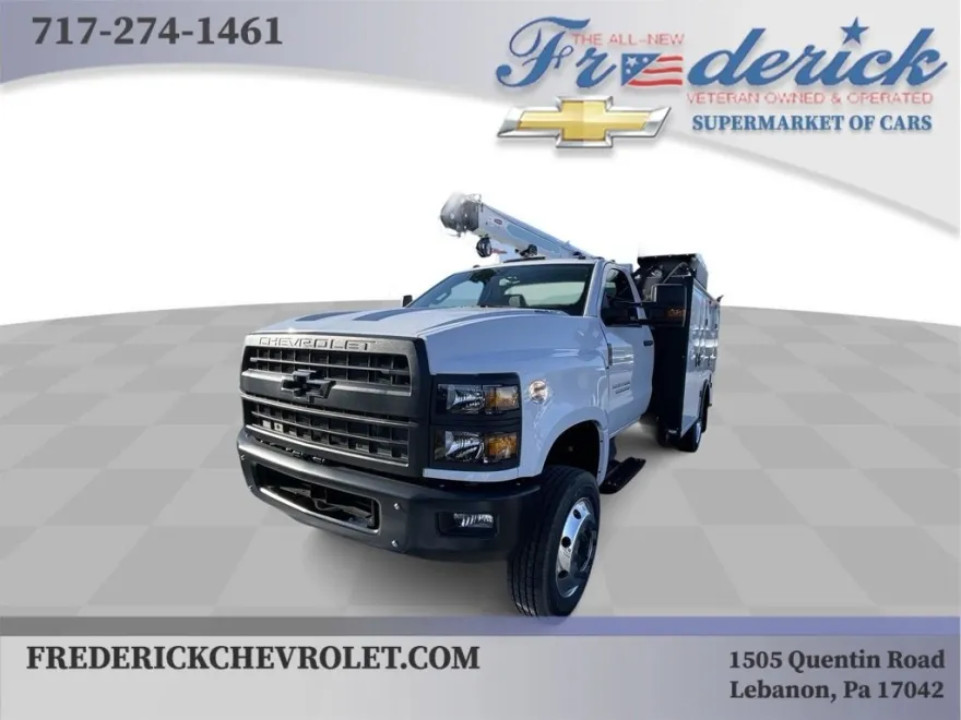 2023 Chevrolet Silverado 6500HD Work Truck photo 1