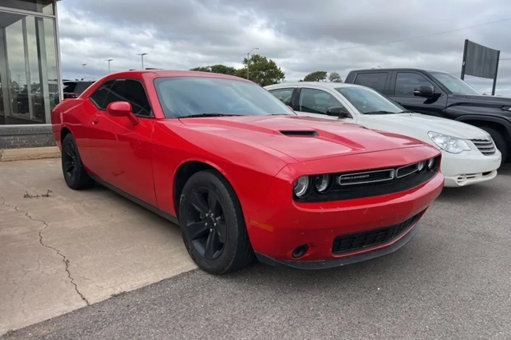 2018 Dodge Challenger SXT photo 1