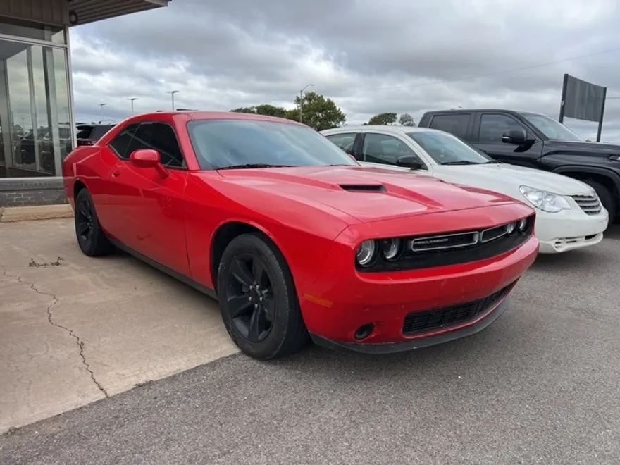 2018 Dodge Challenger SXT photo 1