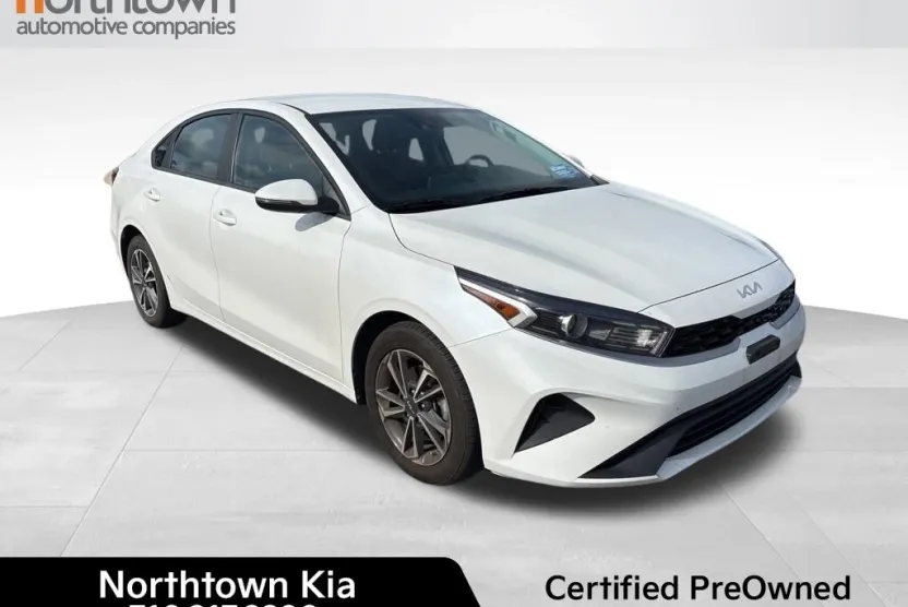 2023 Kia Forte LXS photo 1