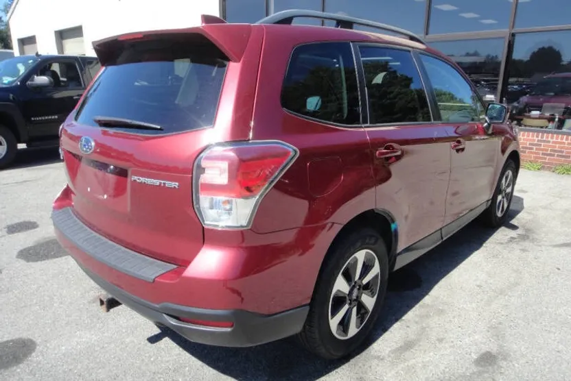 2018 Subaru Forester Premium photo 1