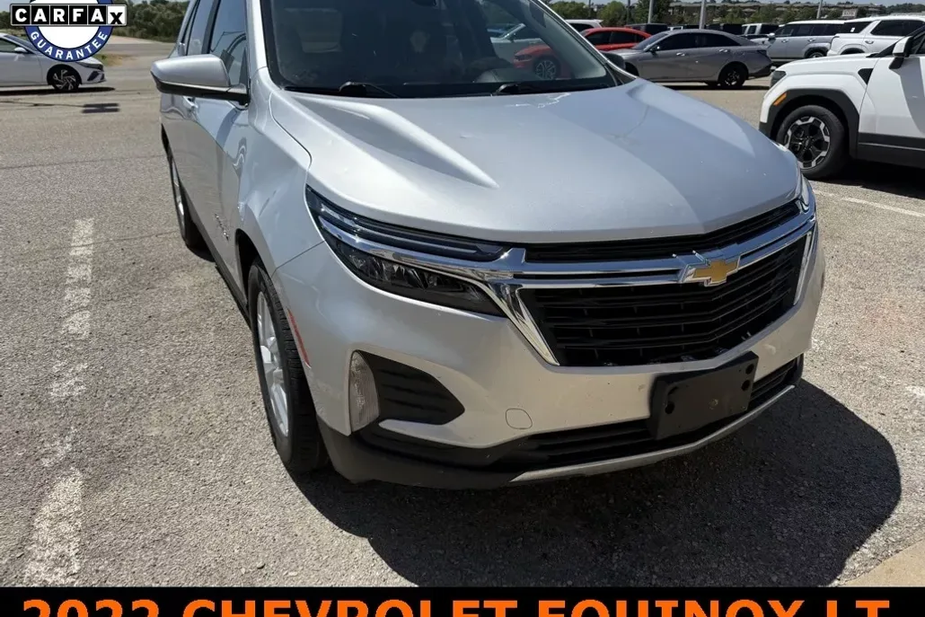 2022 Chevrolet Equinox LT photo 1