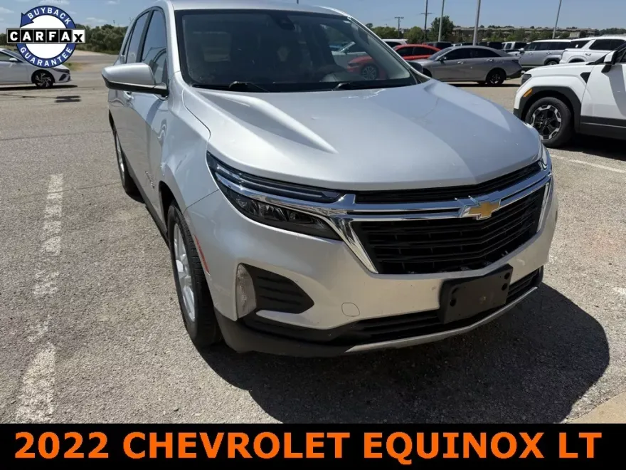 2022 Chevrolet Equinox LT photo 1