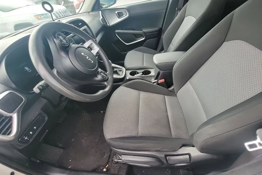 2023 Kia Soul LX photo 1