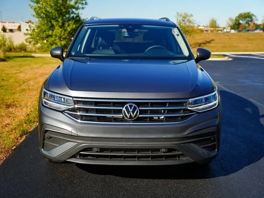 2022 Volkswagen Tiguan SE photo 1