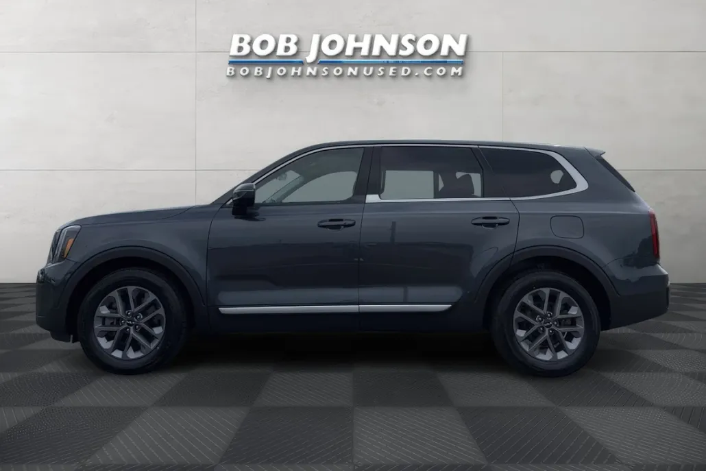 2023 Kia Telluride LX photo 1