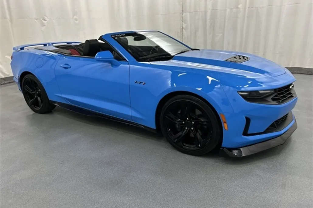 2022 Chevrolet Camaro LT1 photo 1