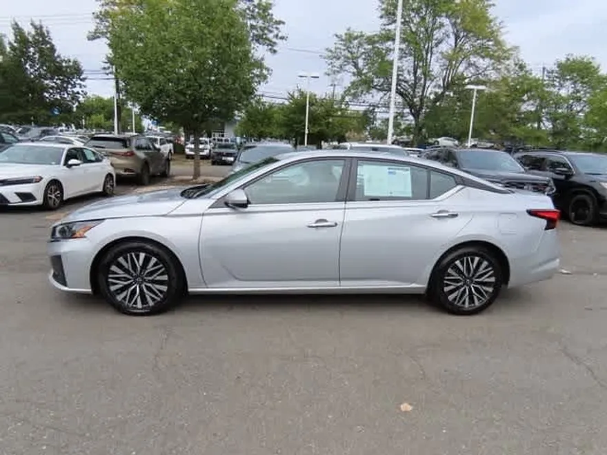 2023 Nissan Altima 2.5 SV photo 1