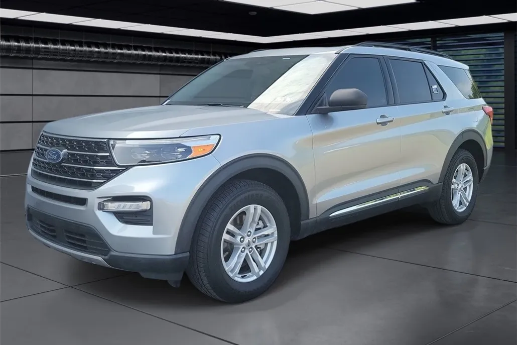 2021 Ford Explorer XLT photo 1