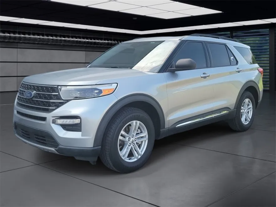 2021 Ford Explorer XLT photo 1