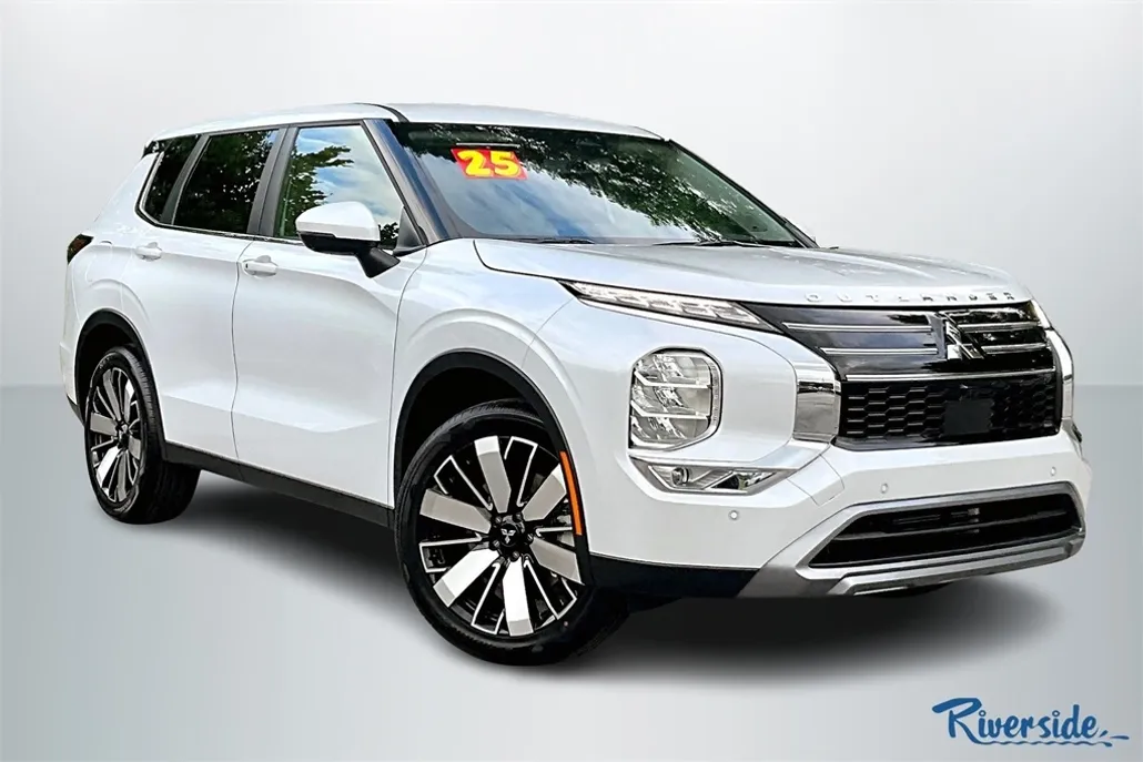 2025 Mitsubishi Outlander SE photo 1