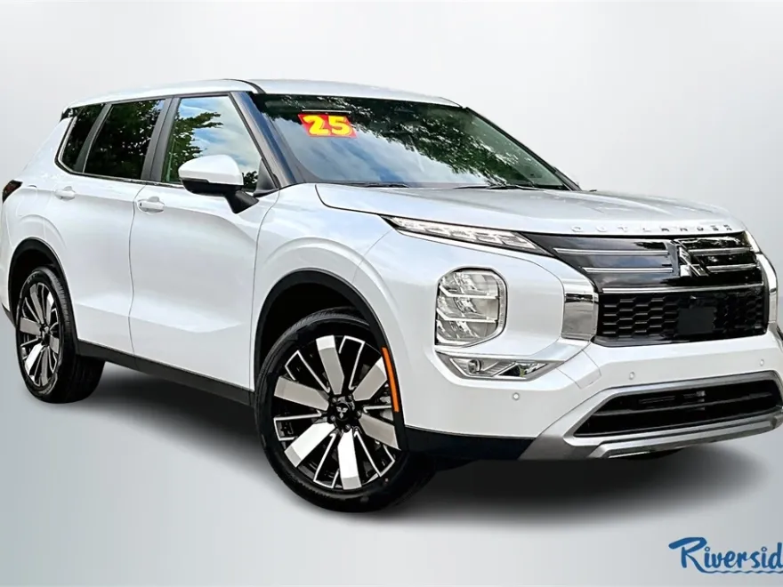 2025 Mitsubishi Outlander SE photo 1
