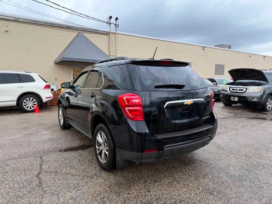 2017 Chevrolet Equinox LT photo 1