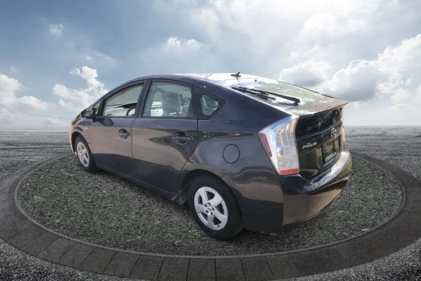 2011 Toyota Prius Three photo 1