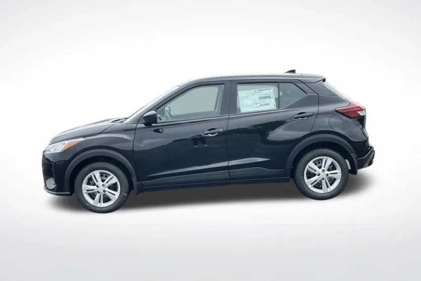 2025 Nissan Kicks Play S photo 1