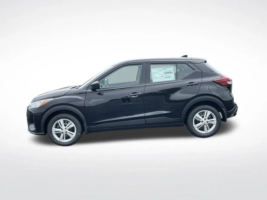 2025 Nissan Kicks Play S photo 1