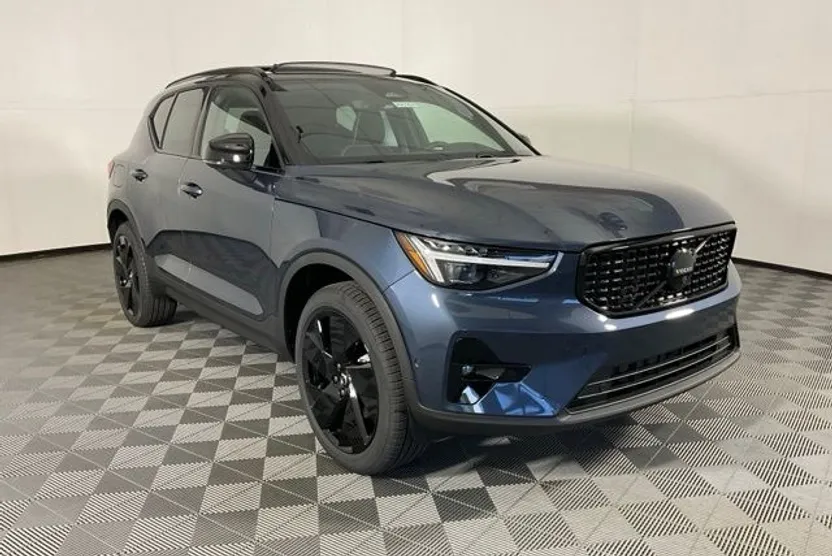 2026 Volvo XC40 photo 1