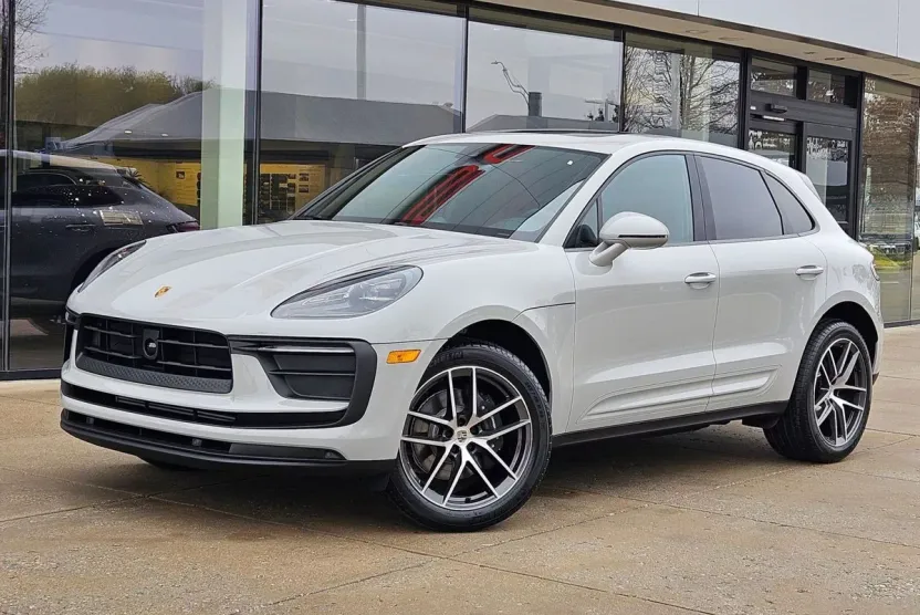 2025 Porsche Macan T photo 1