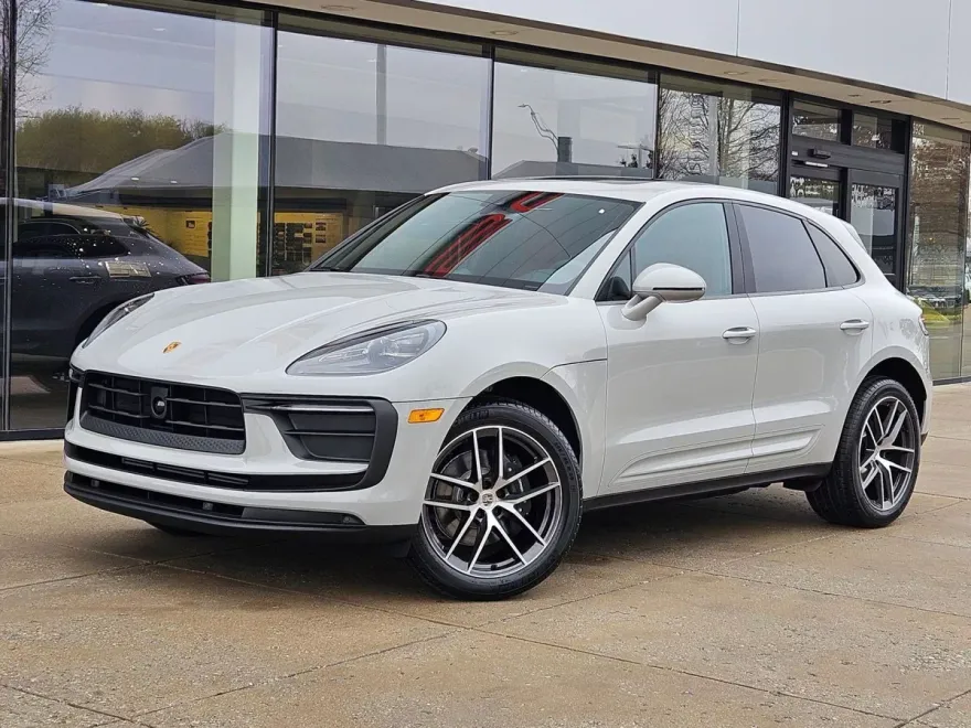 2025 Porsche Macan T photo 1