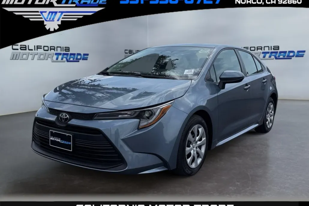 2023 Toyota Corolla LE photo 1