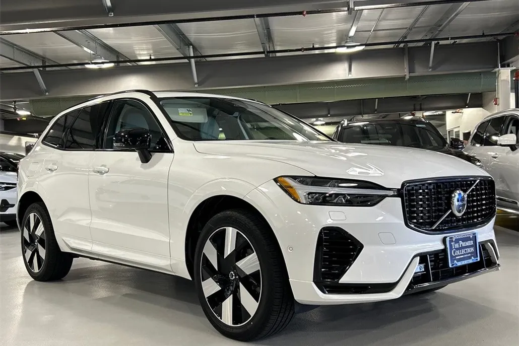 2024 Volvo XC60 Recharge Hybrid T8 Plus photo 1