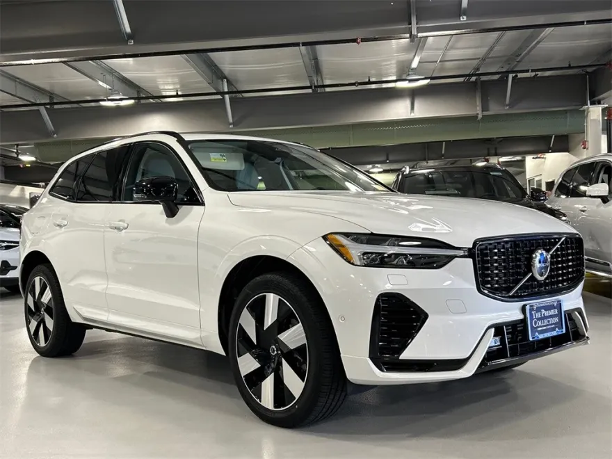 2024 Volvo XC60 Recharge Hybrid T8 Plus photo 1