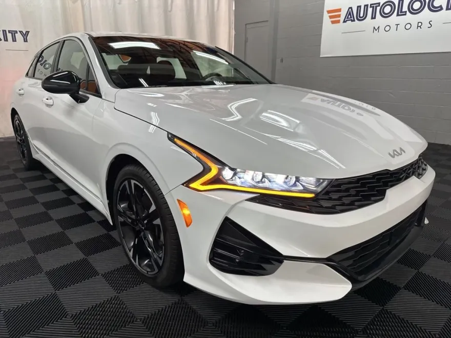 2023 Kia K5 GT-Line photo 1