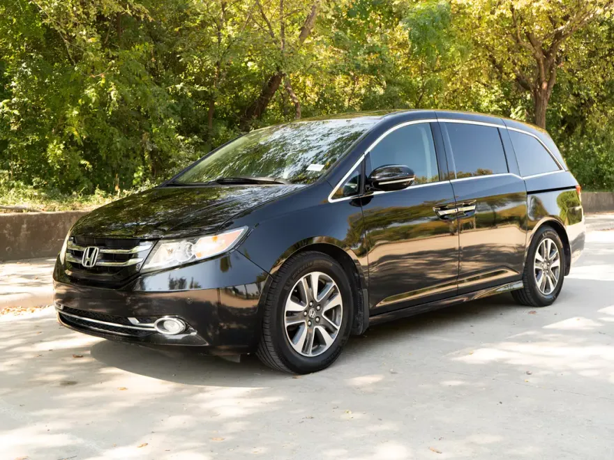 2015 Honda Odyssey Touring photo 1