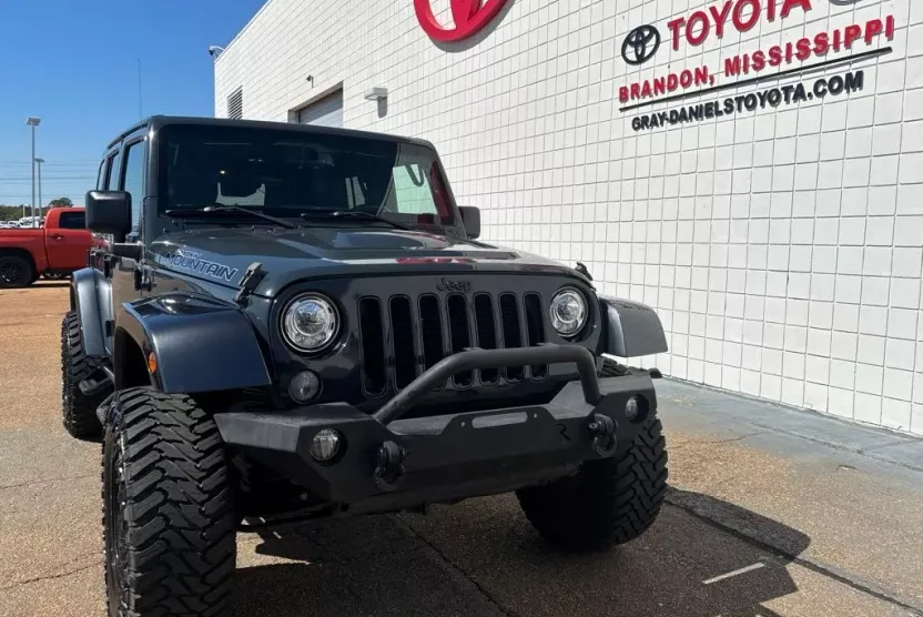 2017 Jeep Wrangler Unlimited Sahara photo 1