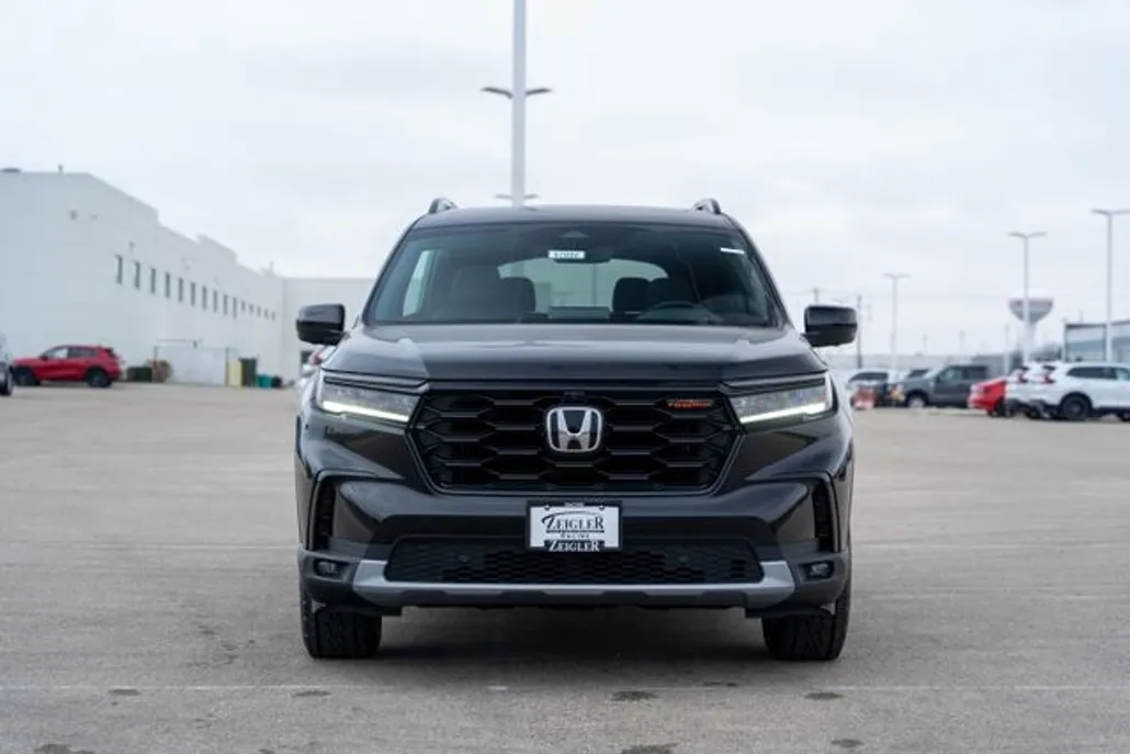 2025 Honda Pilot TrailSport photo 1