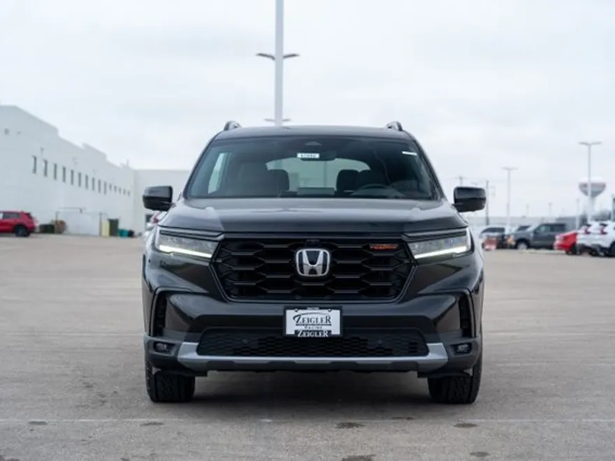 2025 Honda Pilot TrailSport photo 1